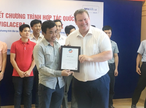 (Lao động) - Viglacera được công nhận là Trung tâm đào tạo và đánh giá nghề đạt chuẩn Vương quốc Anh